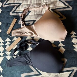 NWT Bundle Skims Wireless Form Push Up Plunge Bras 32D